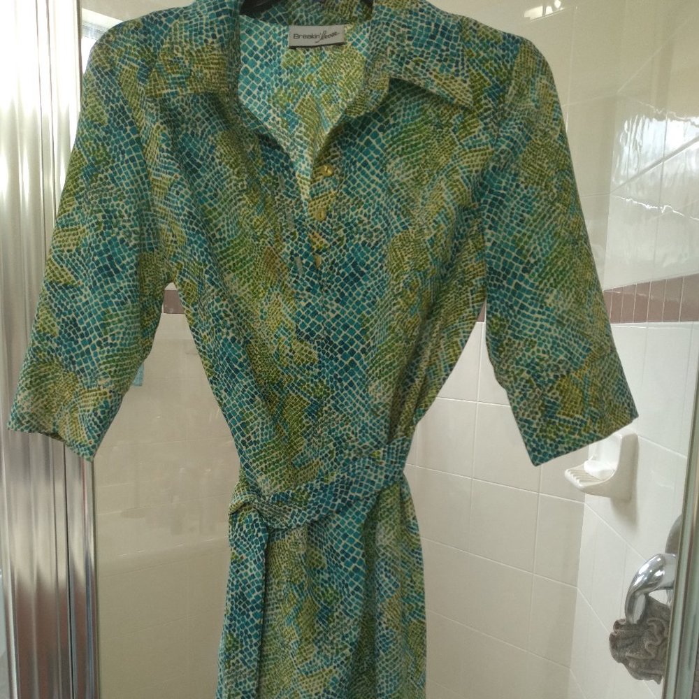 BEAUTIFUL BLUE GREEN SNAKE PRINT DRESS WITH TIE BELT